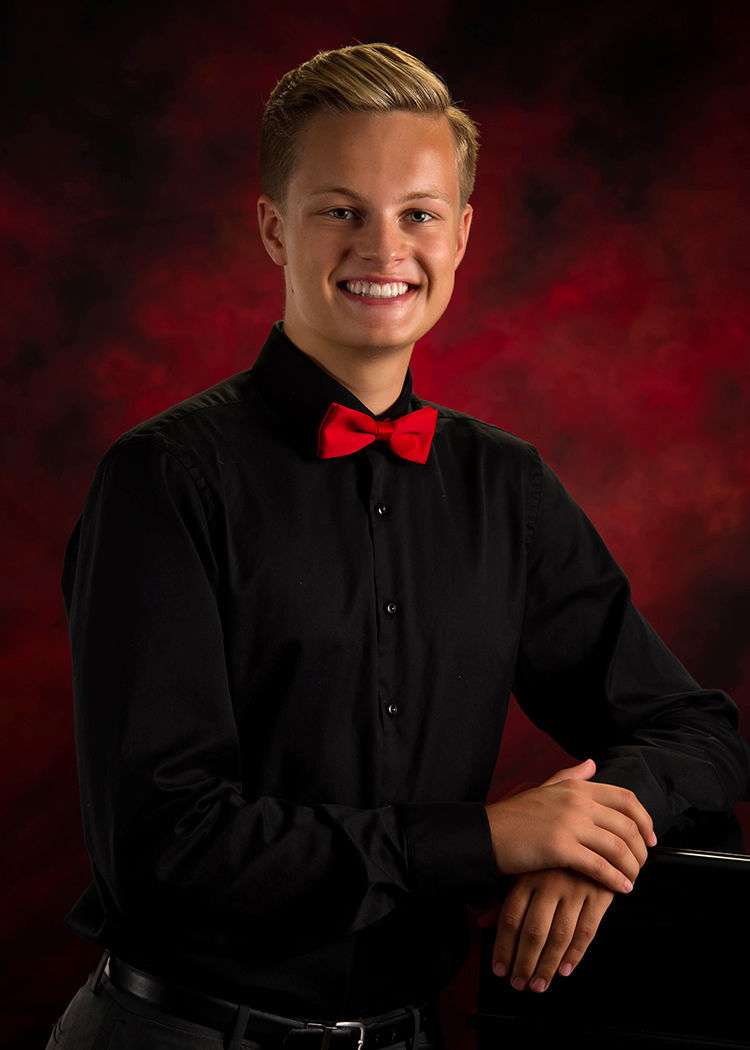 Carson Simpson, arts, Algona